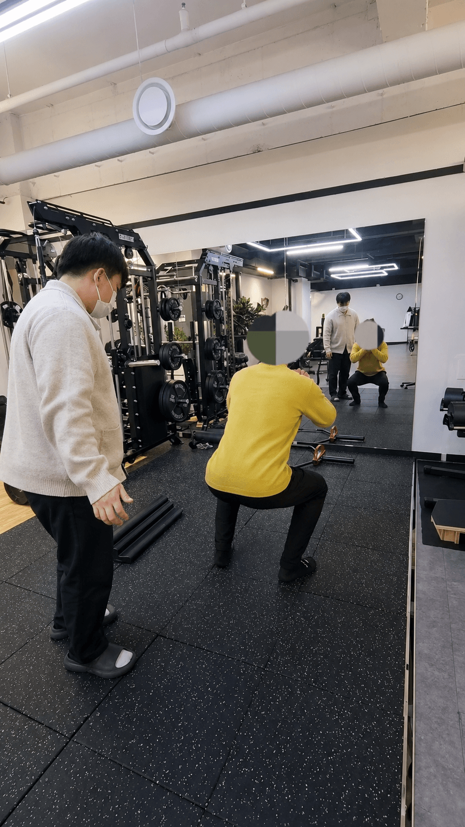 무릎 통증 운동 지도 장면
